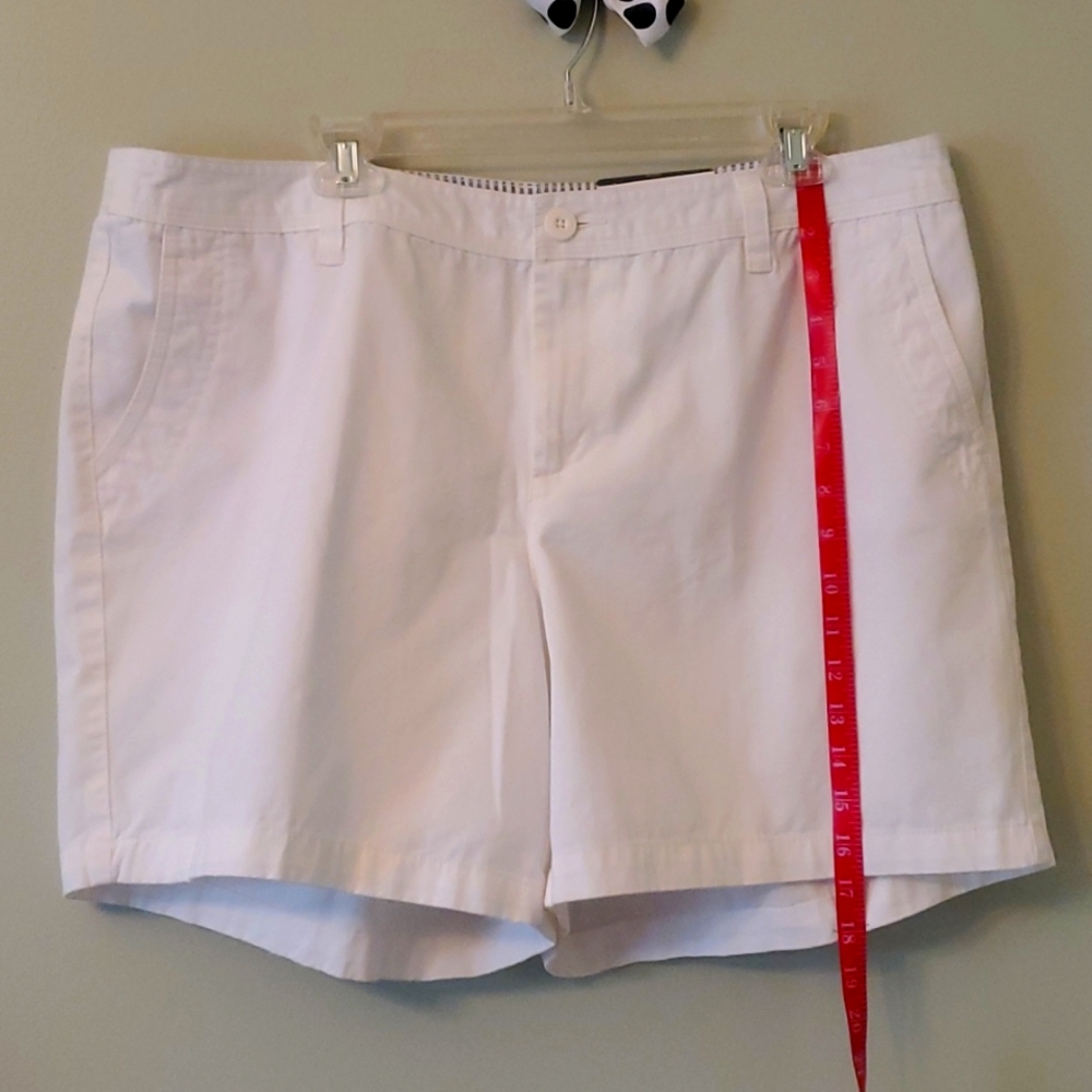 NWT Natural Reflections 18w Women's Shorts (white)
